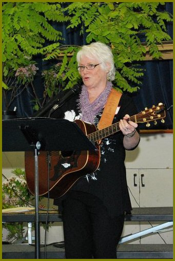 Sing-a-long: Elsie Giesbrecht (Bergmann)